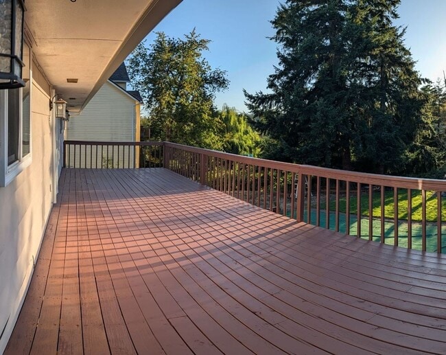 Building Photo - Beautiful 6 Bedroom Home in West Linn's Sunset Neighborhood with Huge Daylight Basement, Large Pr...