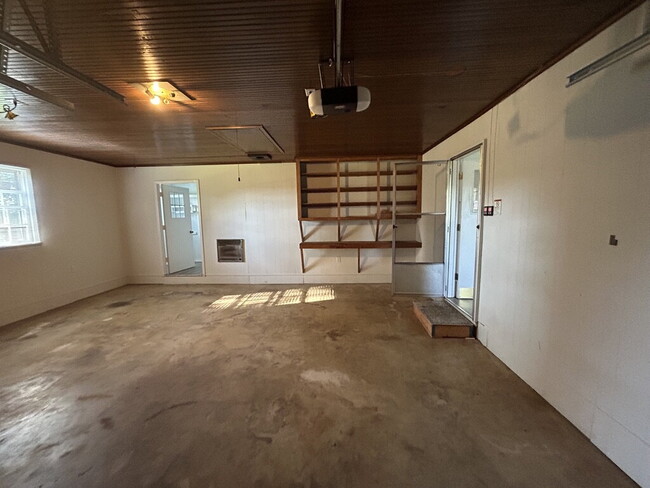 Building Photo - 3-Bedroom 2-Bathroom Home with 2 car garage  in Prime Cookeville Location!
