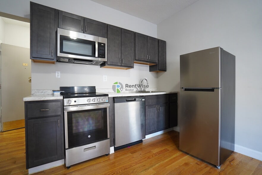 Building Photo - 1124 Commonwealth Ave