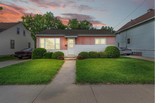 Primary Photo - 1126 W 7th Ave