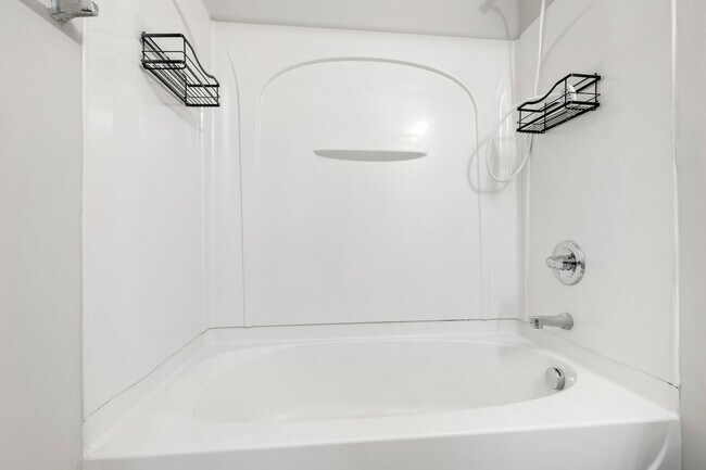 Building Photo - Beautifully Updated 3-Bedroom Townhome Nea...