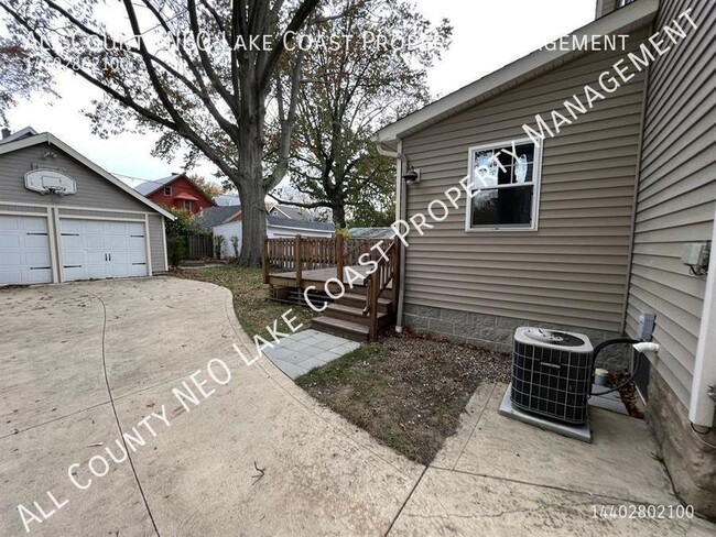 Building Photo - 1250 Lakeland Ave