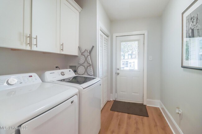 Building Photo - 187 Bilmarsan Dr