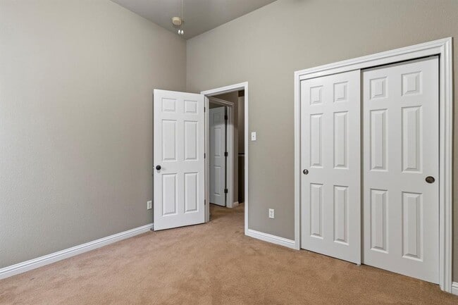 Building Photo - 2020 Petrified Forest Dr