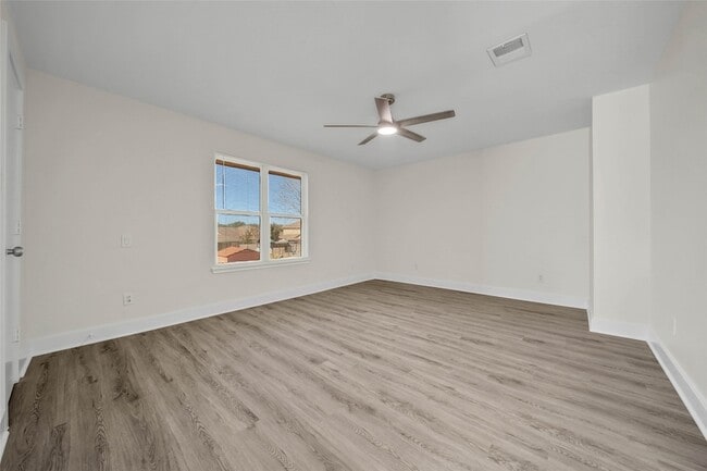 Building Photo - 5303 Bay Pines Dr