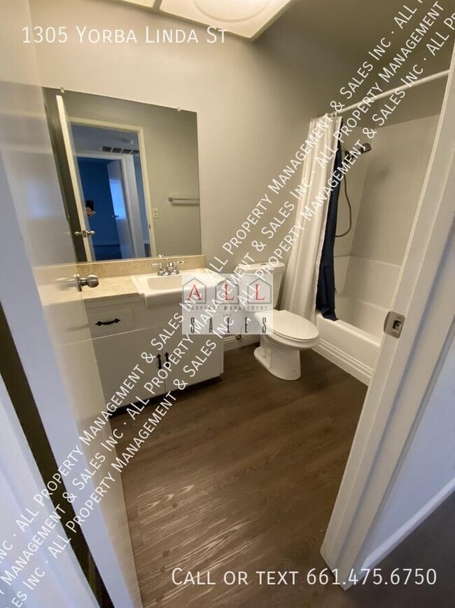 Building Photo - 1305 Yorba Linda St