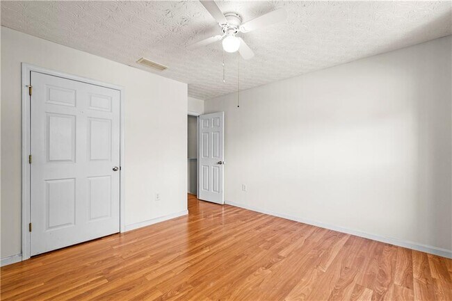 Building Photo - 3740 Crescent Walk Ln NE