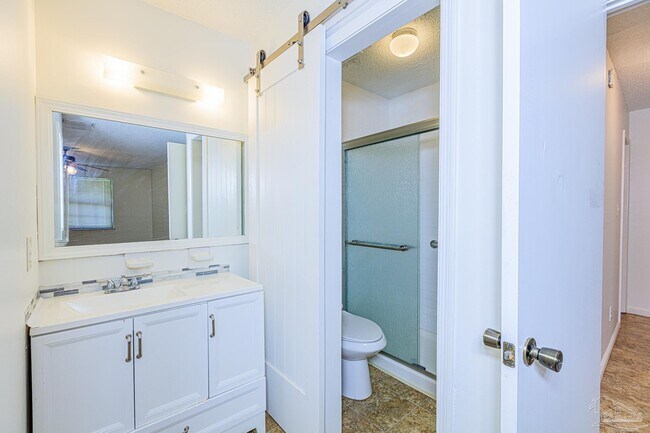 Building Photo - 6242 Ridgegate Cir