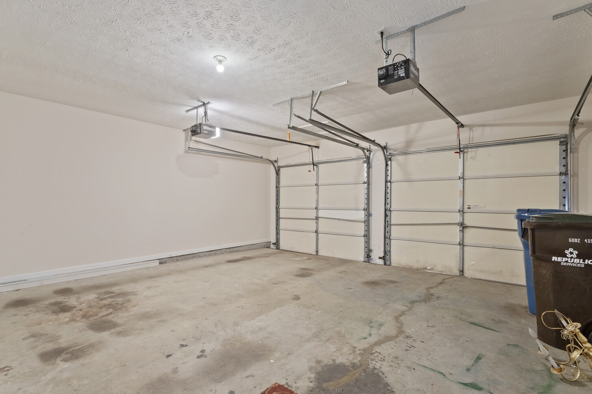Building Photo - 2325 Winthrope Way Dr