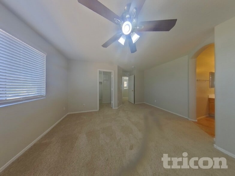 Building Photo - 6923 S 50th Dr