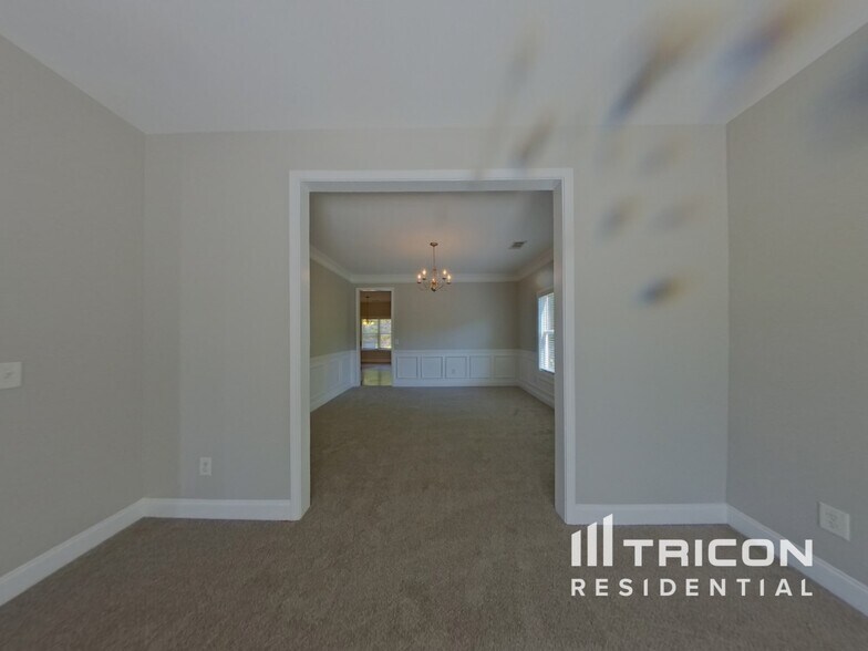 Building Photo - 9015 Montclair Hills Dr