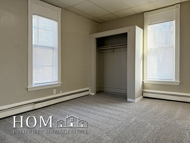 Building Photo - 229 Center St