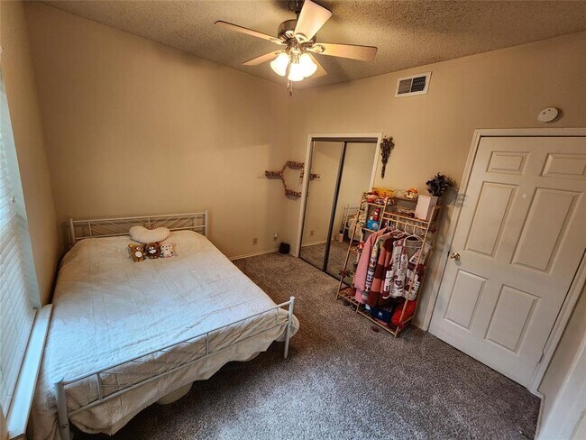 Building Photo - 2414 Longview St