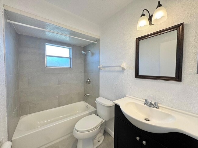 Building Photo - 2540 Elm Ave