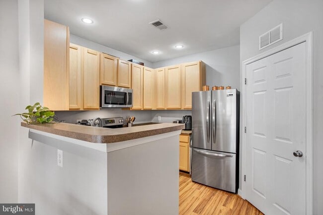 Building Photo - 42480 Rockrose Square