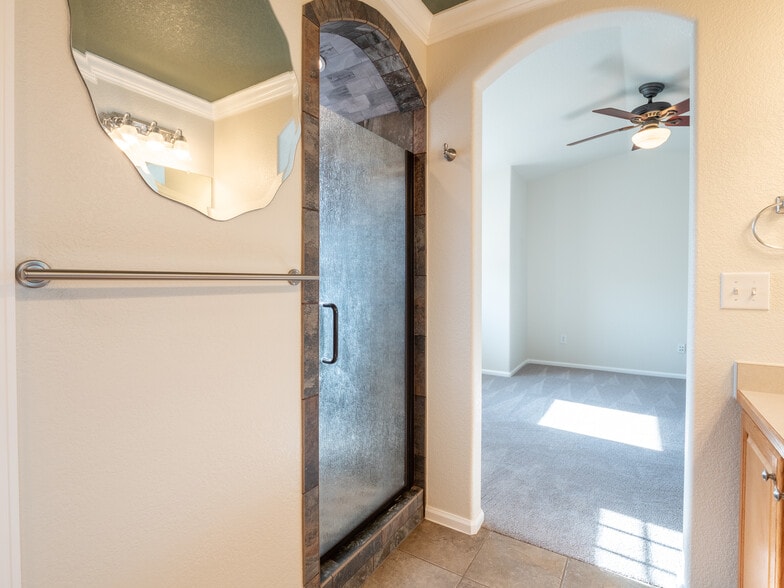 Building Photo - 5162 Cinquefoil Ln