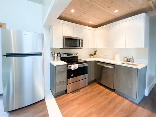 Building Photo - 207 W 28th St