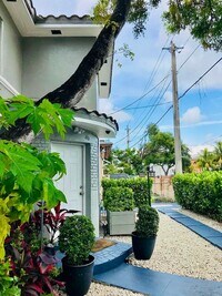 Building Photo - 535 NE 68th St