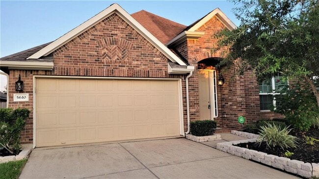 Primary Photo - 5610 Scoria Rock Dr