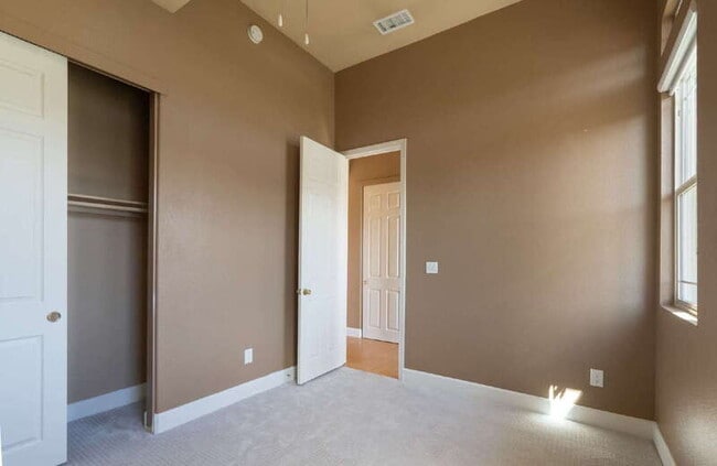 Building Photo - 2621 Mysin Way