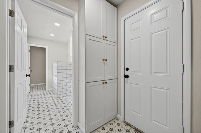 Building Photo - 758 9th Ave