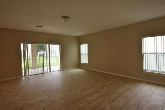 Building Photo - 527 Bristol Cir