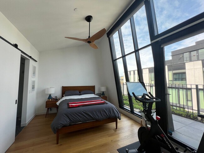 Building Photo - Trendy 1 Bedroom + den in Truxton Circle| Water included!