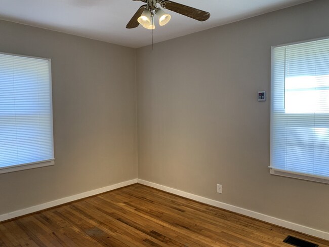 Building Photo - CUTE MIDTOWN COTTAGE