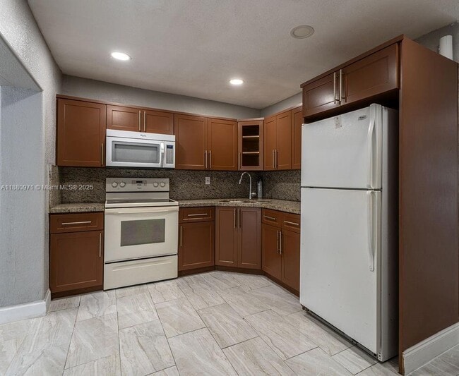 Building Photo - 5551 SW 37th St