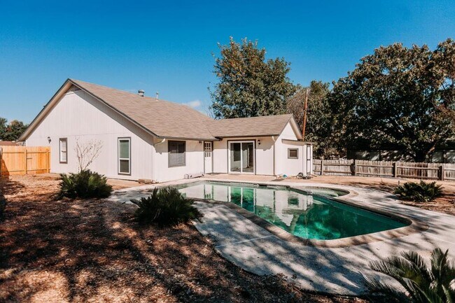 Building Photo - 1505 Windsong Trail