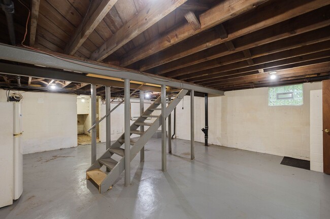 Building Photo - Stunning 3 bedroom home in Wilkins Township available June 15!