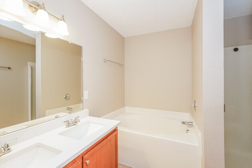 Building Photo - 1808 Lariat Dr