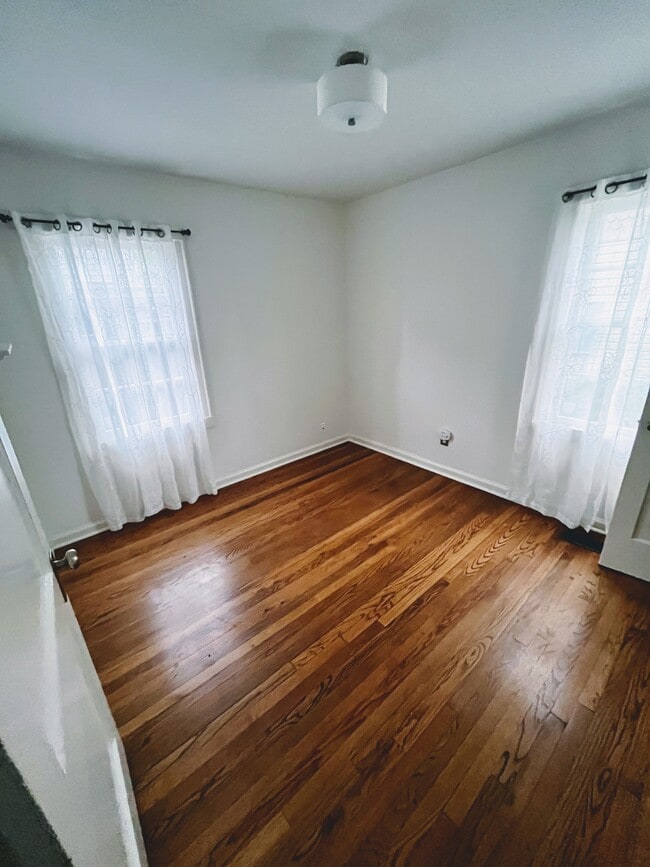 Building Photo - 54 NE Graham St