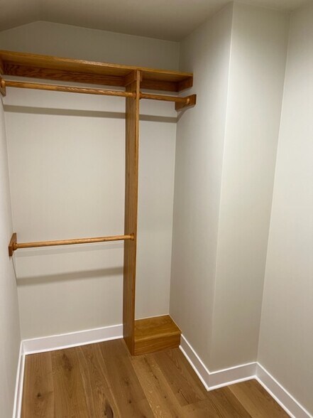 Bedroom 2 (Walk-in) - 2770 Glendessary Ln