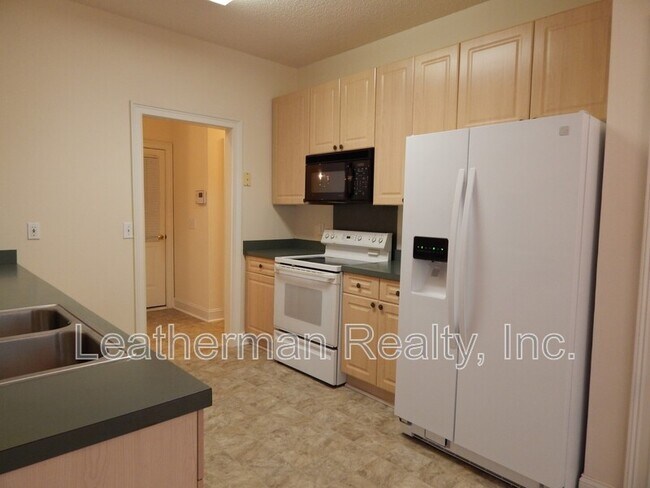 Building Photo - 2109 Elderberry Dr