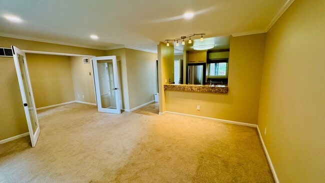 Building Photo - 7425 Charmant Dr