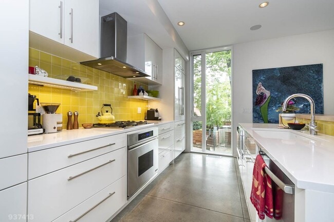 Building Photo - 209 N Prospect Ave