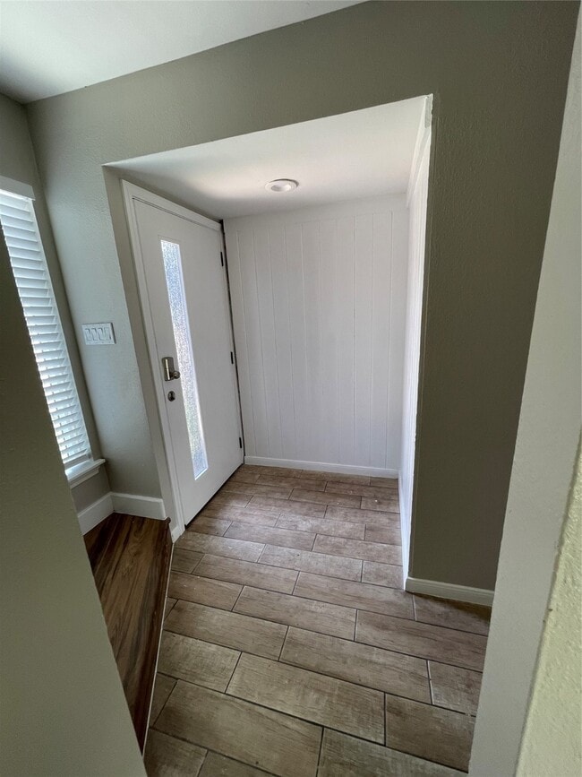 Building Photo - 10315 Sommerville Ave