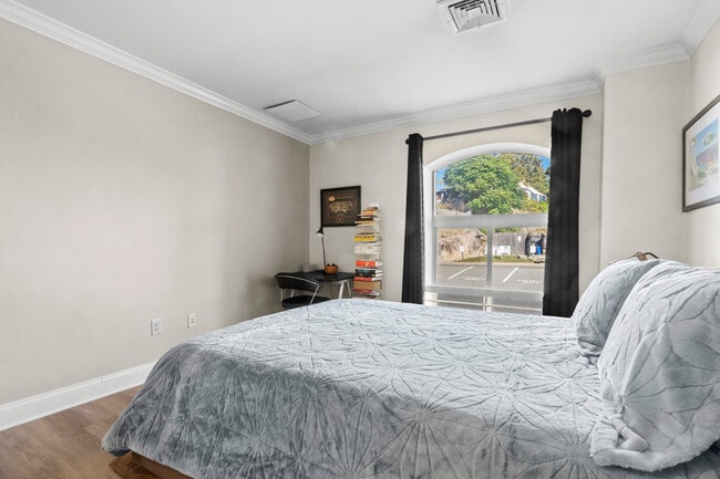 Building Photo - 17 Water St