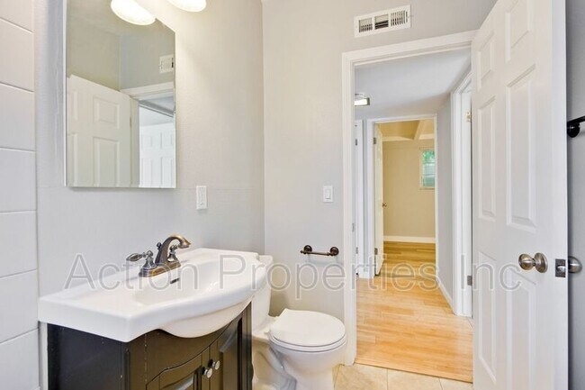 Building Photo - 18850 Newsom Ave