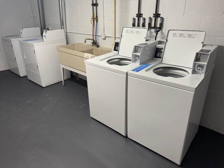 Building Photo - 630 S Hawley Rd