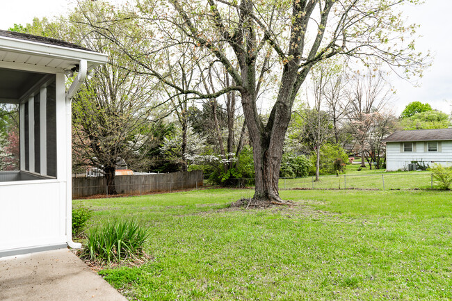 Building Photo - 4200 Crestfield Rd