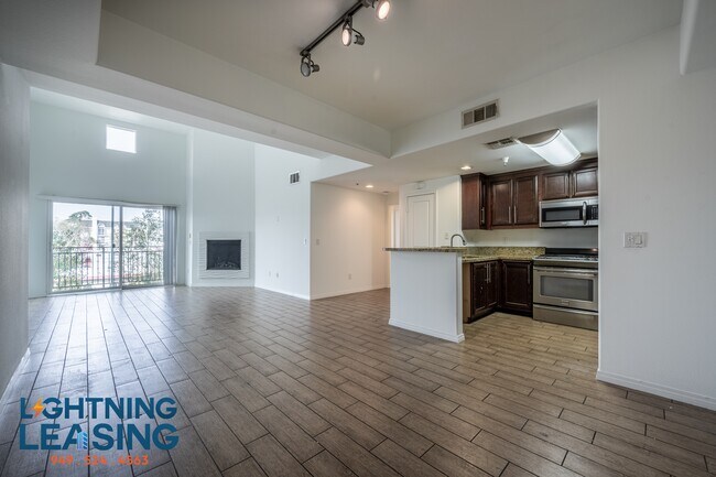 Building Photo - 11927 Kling St