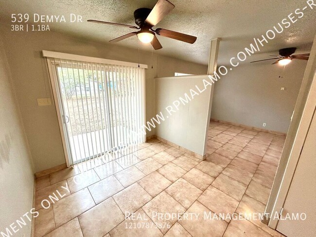 Building Photo - AVAILABLE NOW! 3 Bedroom / 1.5 Bath Home N...