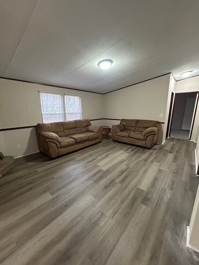 Building Photo - For Rent - Madison Co.-Comer, GA-New Hope Church Road-FURNISHED-4bedroom and 2bathroom-Right off ...