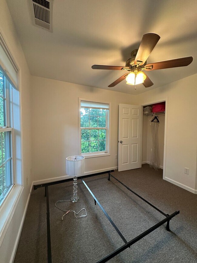 Building Photo - 250 Hodgson Dr