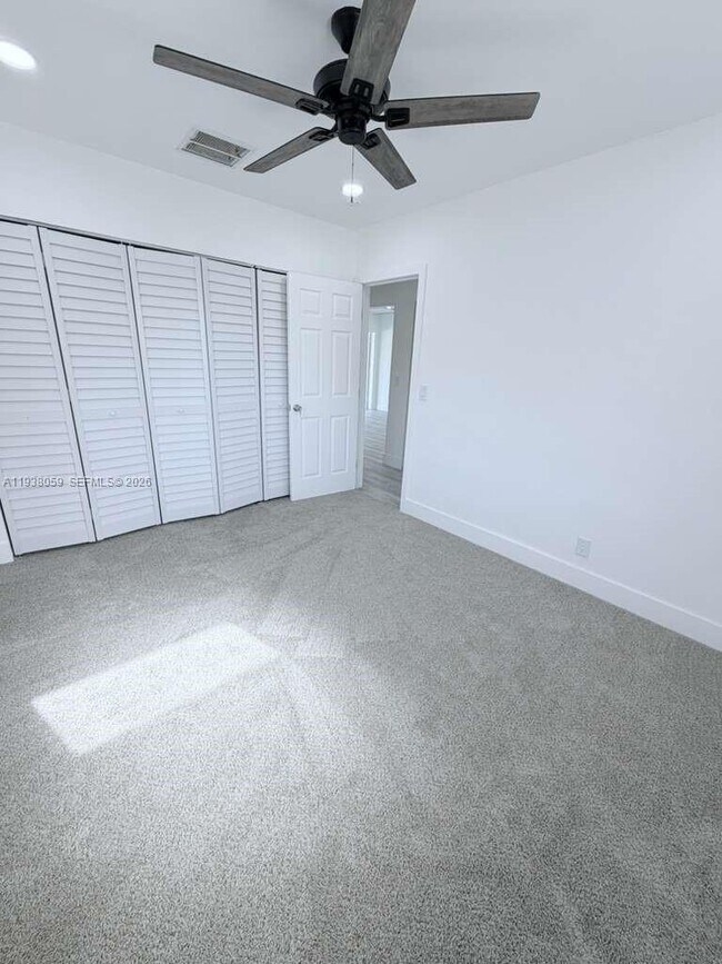 Building Photo - 134 SW 14th Ave