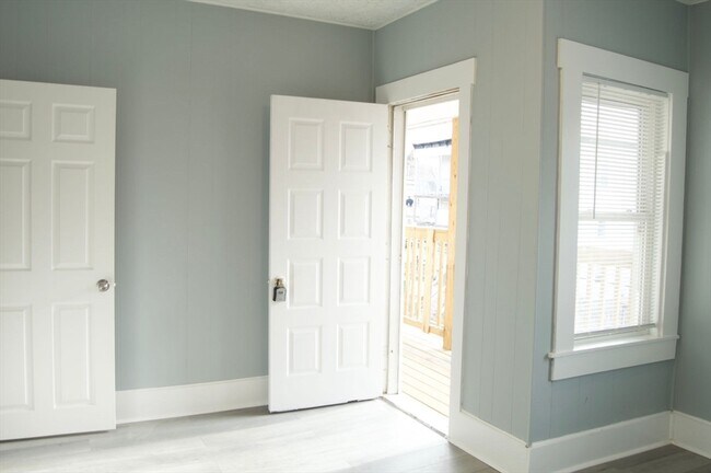 Building Photo - 105 Clarendon St