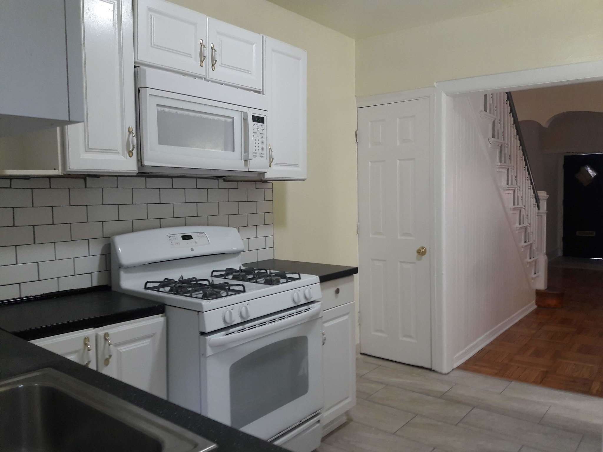 Kitchen - 1711 N Stillman St