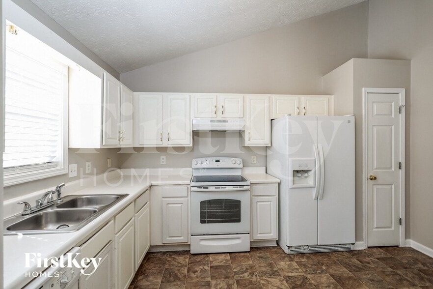 Building Photo - 5370 Princeton Oaks Dr